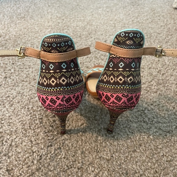 NWOB Aztec Teal Chinese Laundry Heels - Picture 5 of 6